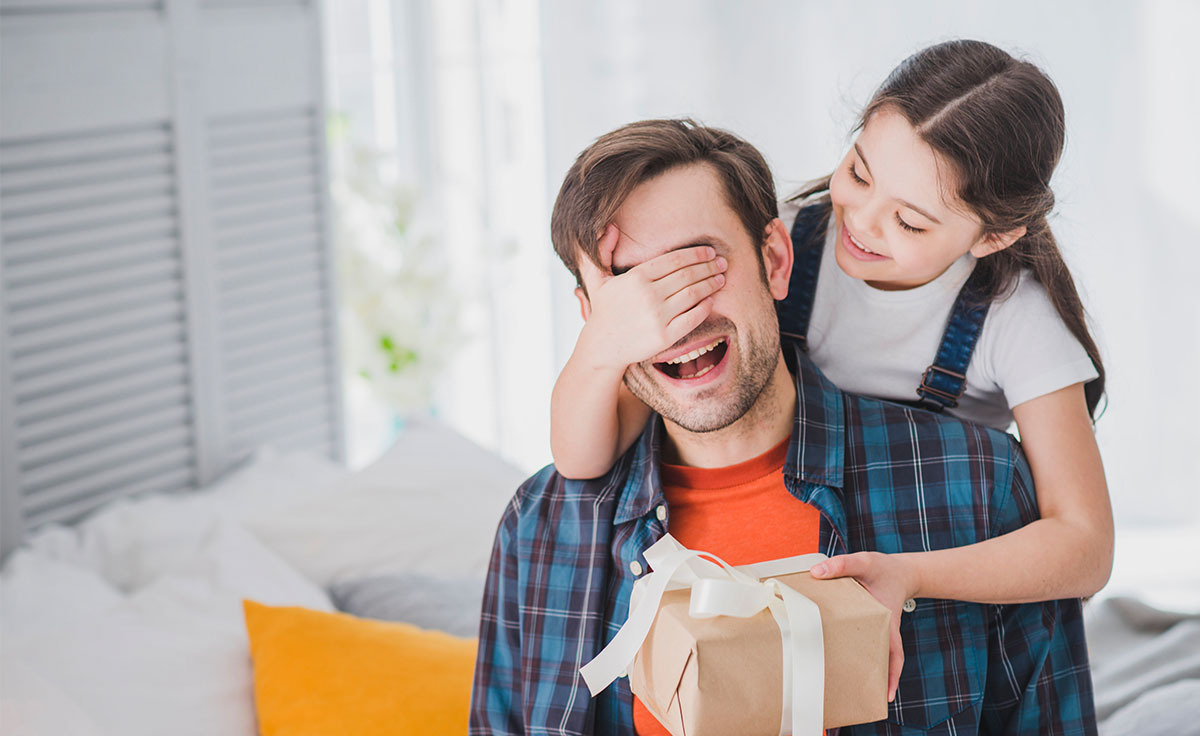 7 Thoughtful Ways to Surprise Indian Dad This Father’s Day