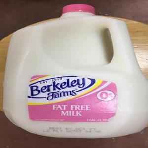 BERKELEY FARMS FAT FREE 0% MILK