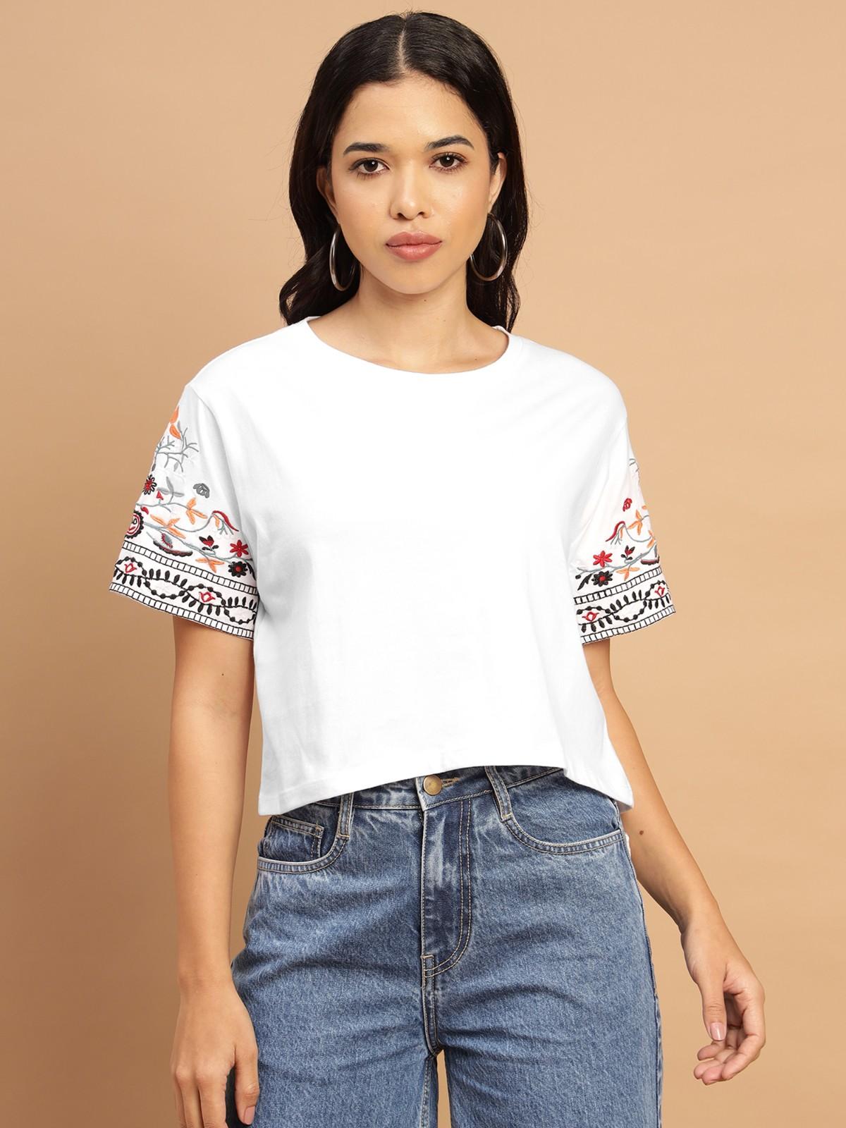 White t shirt with printed sleeves