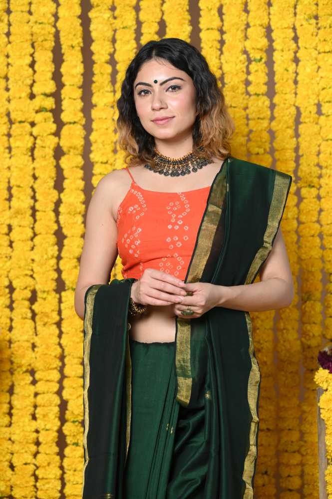 VMI Design Forest Green Cotton Saree  Sleek Border  Flower Buttis