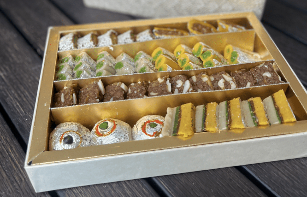 Mithaas Special Burfi And Roll Box