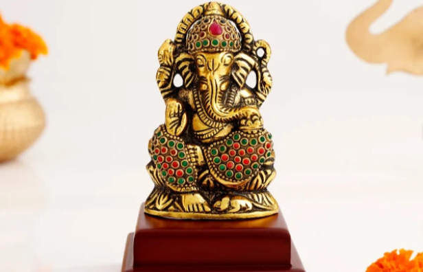 Auspicious Laxmi Ganesha Idols Diwali Hamper
