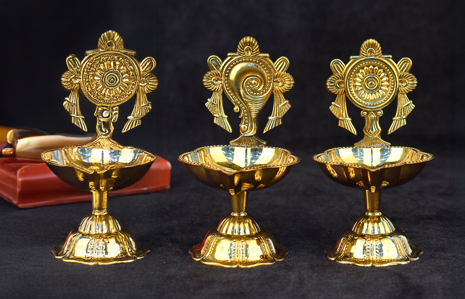 Prepossessing Designer Shankh Chakra Brass Diya