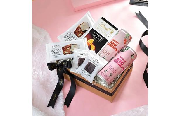 Festive Cheers N Treats Hamper